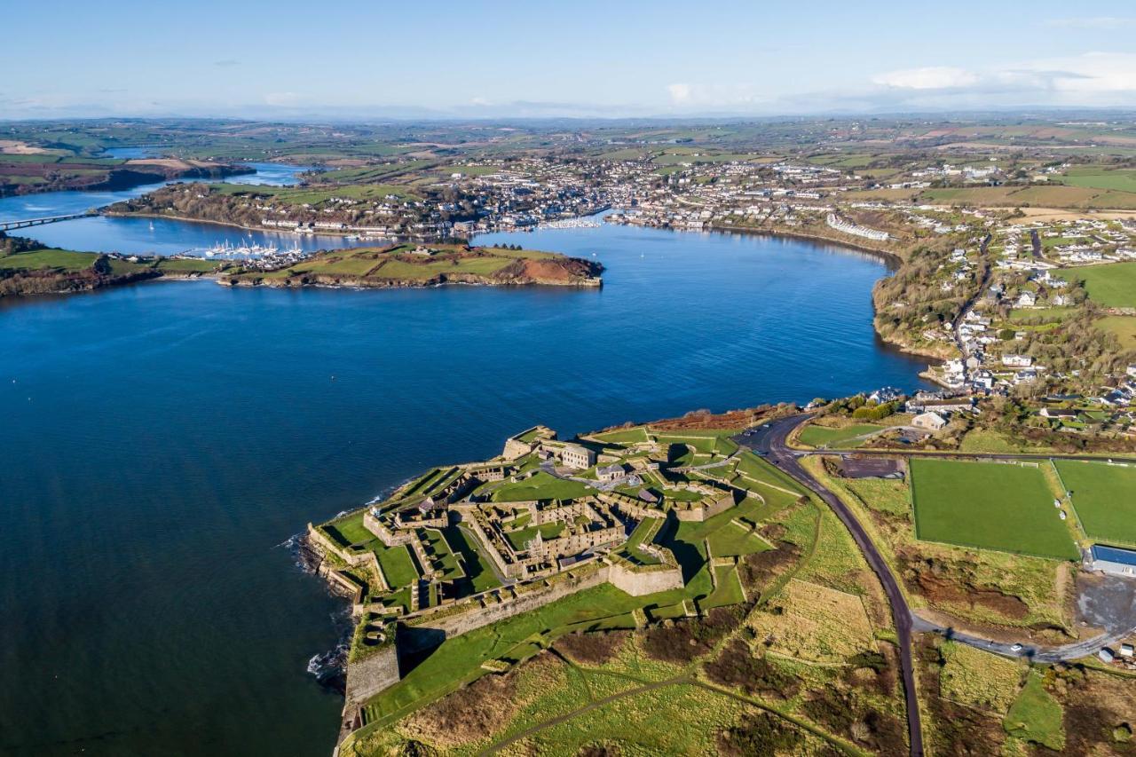 Four Winds,Kinsale Town,Exquisite Holiday Homes,Sleeps 26 المظهر الخارجي الصورة