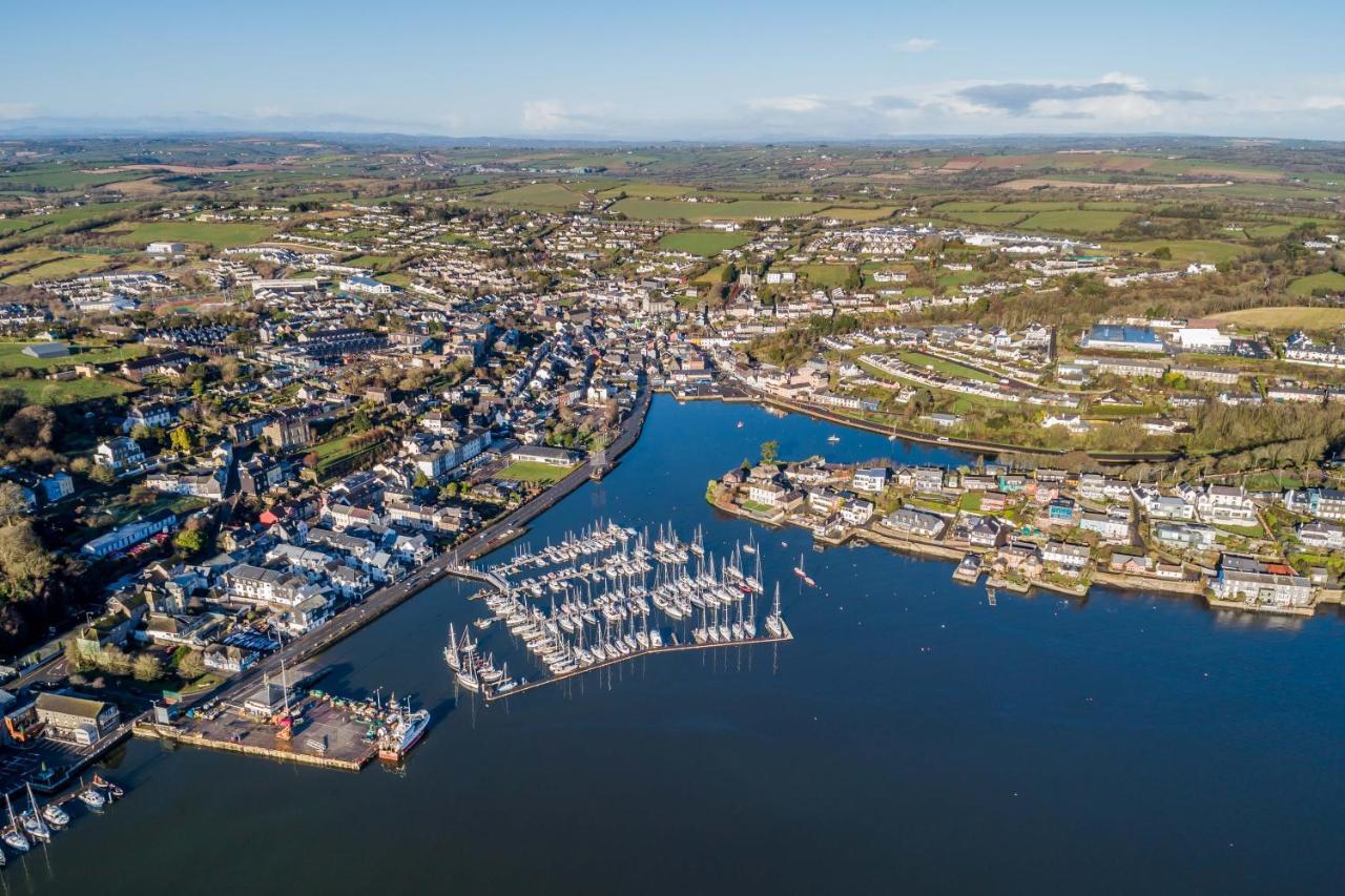 Four Winds,Kinsale Town,Exquisite Holiday Homes,Sleeps 26 المظهر الخارجي الصورة